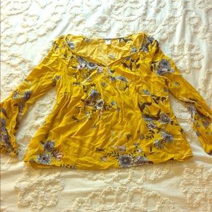 Old navy mustard floral pheasant top